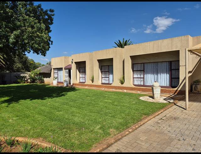 3 BEDROOM HOUSE FOR SALE IN GOLF PARK